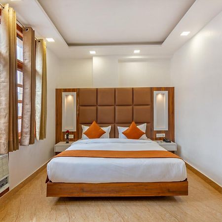 Rahul Palace By Golden Tree Near Metro Station And Ajmal Khan Market New Delhi Exterior photo