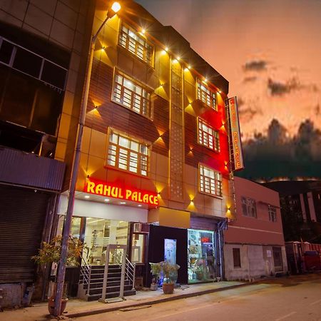 Rahul Palace By Golden Tree Near Metro Station And Ajmal Khan Market New Delhi Exterior photo