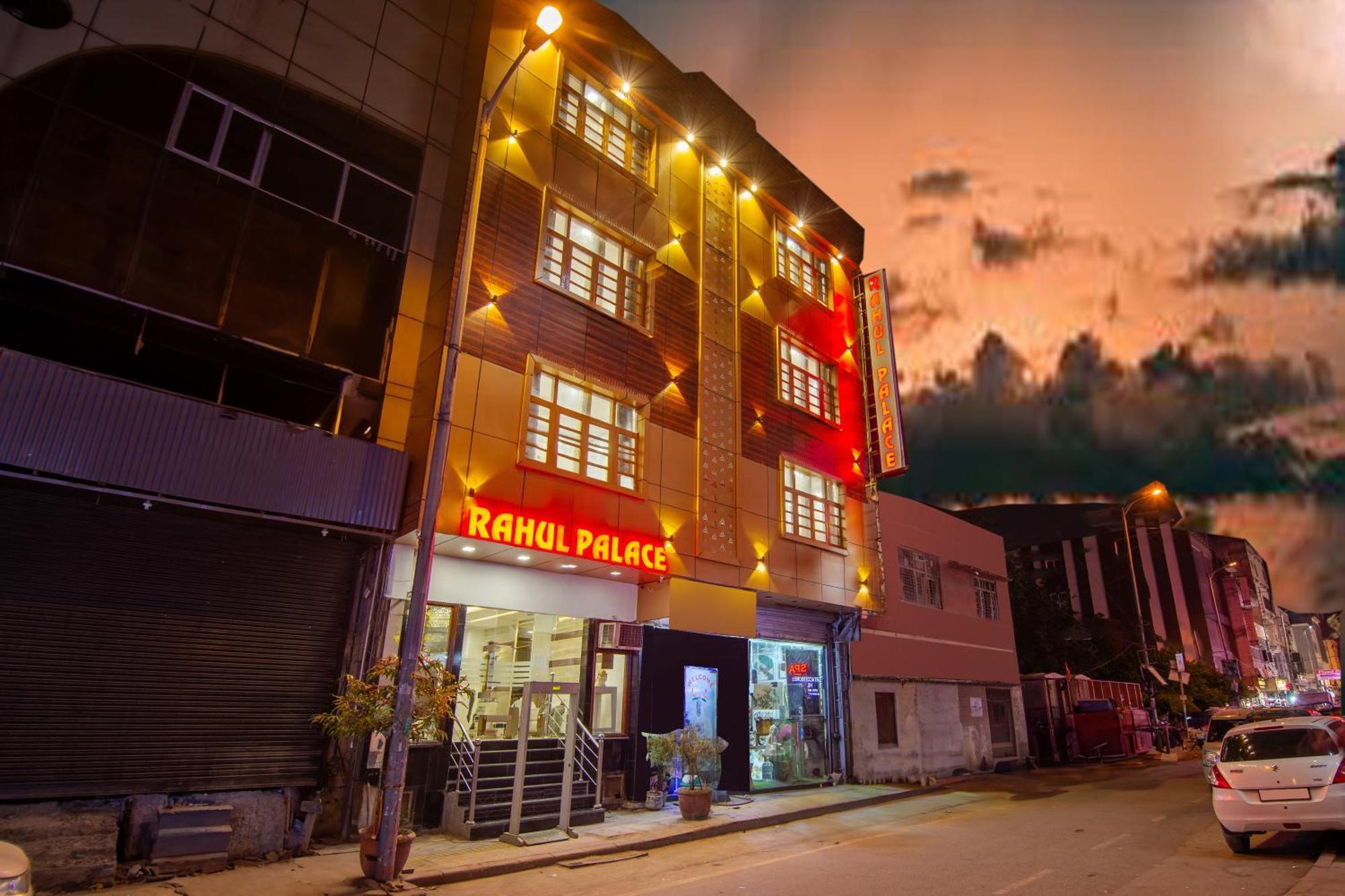 Rahul Palace By Golden Tree Near Metro Station And Ajmal Khan Market New Delhi Exterior photo