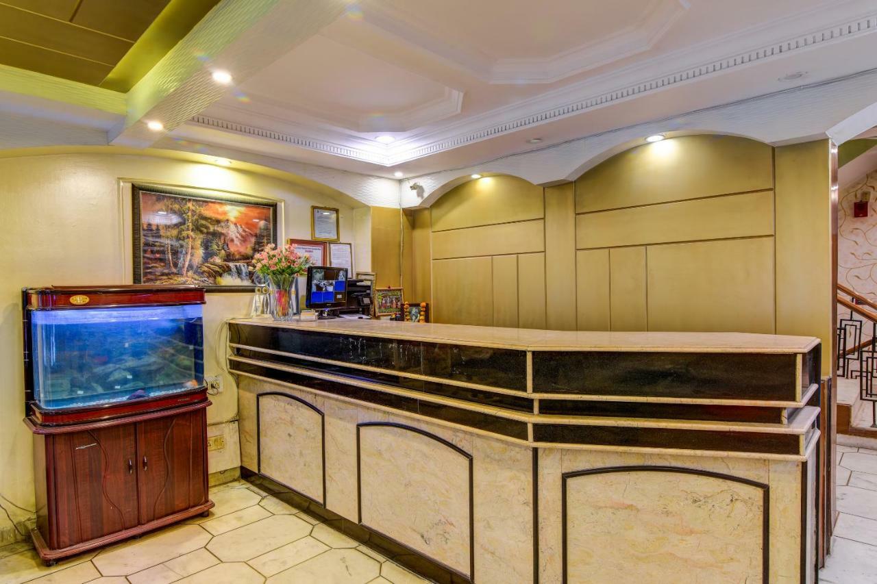 Rahul Palace By Golden Tree Near Metro Station And Ajmal Khan Market New Delhi Exterior photo