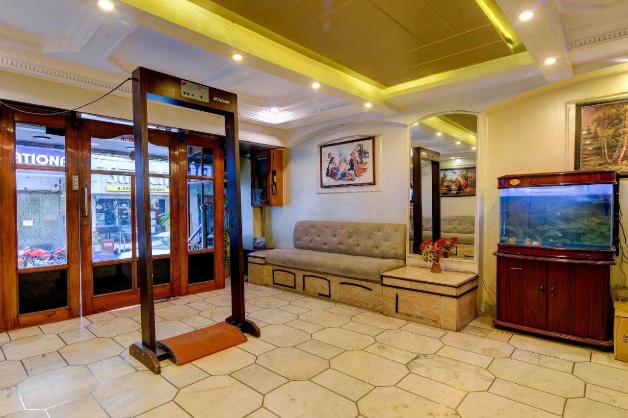 Rahul Palace By Golden Tree Near Metro Station And Ajmal Khan Market New Delhi Exterior photo