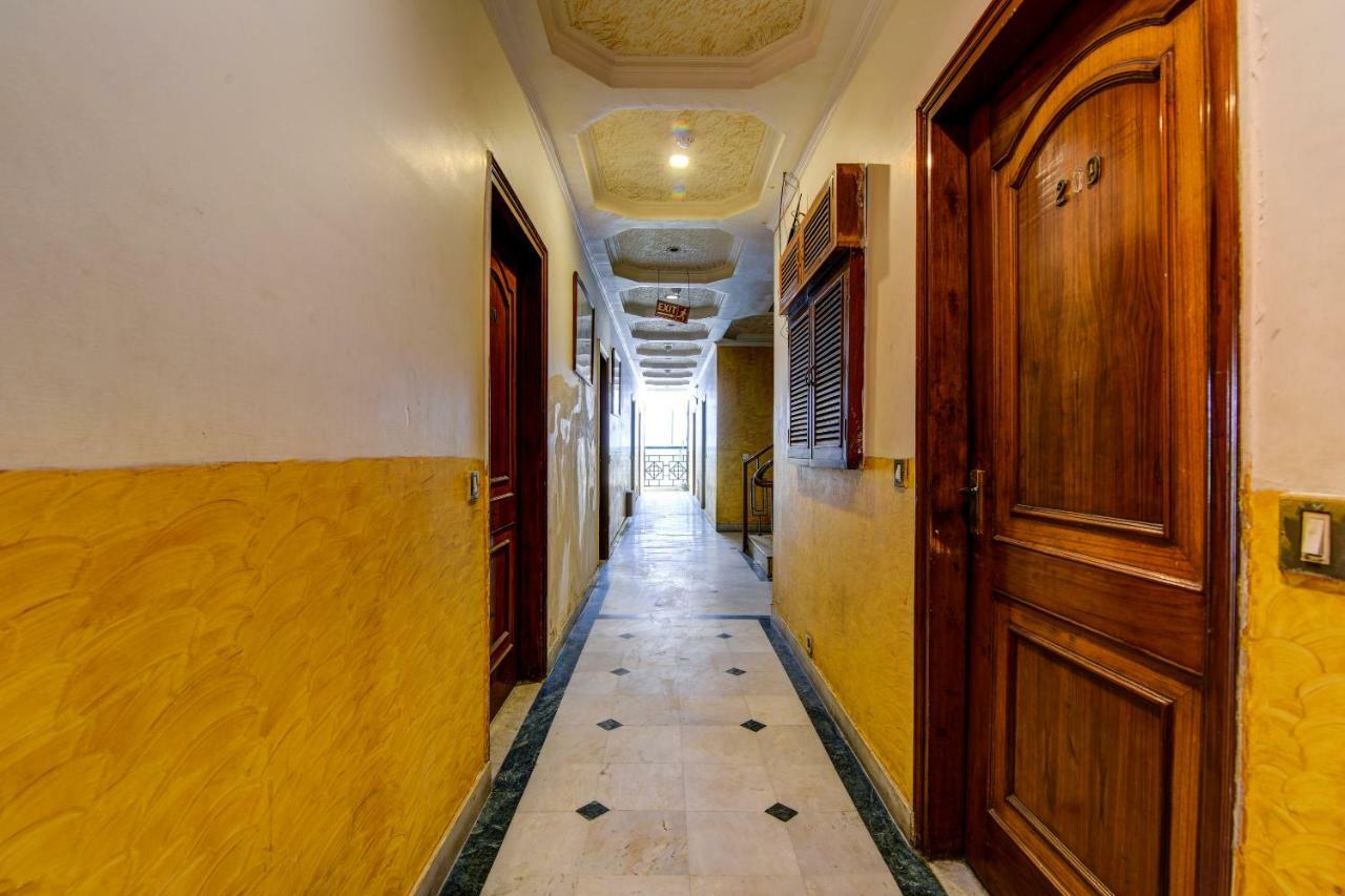 Rahul Palace By Golden Tree Near Metro Station And Ajmal Khan Market New Delhi Exterior photo