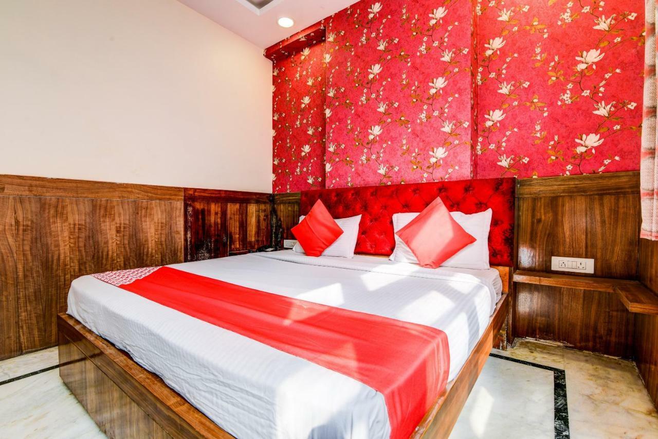 Rahul Palace By Golden Tree Near Metro Station And Ajmal Khan Market New Delhi Exterior photo